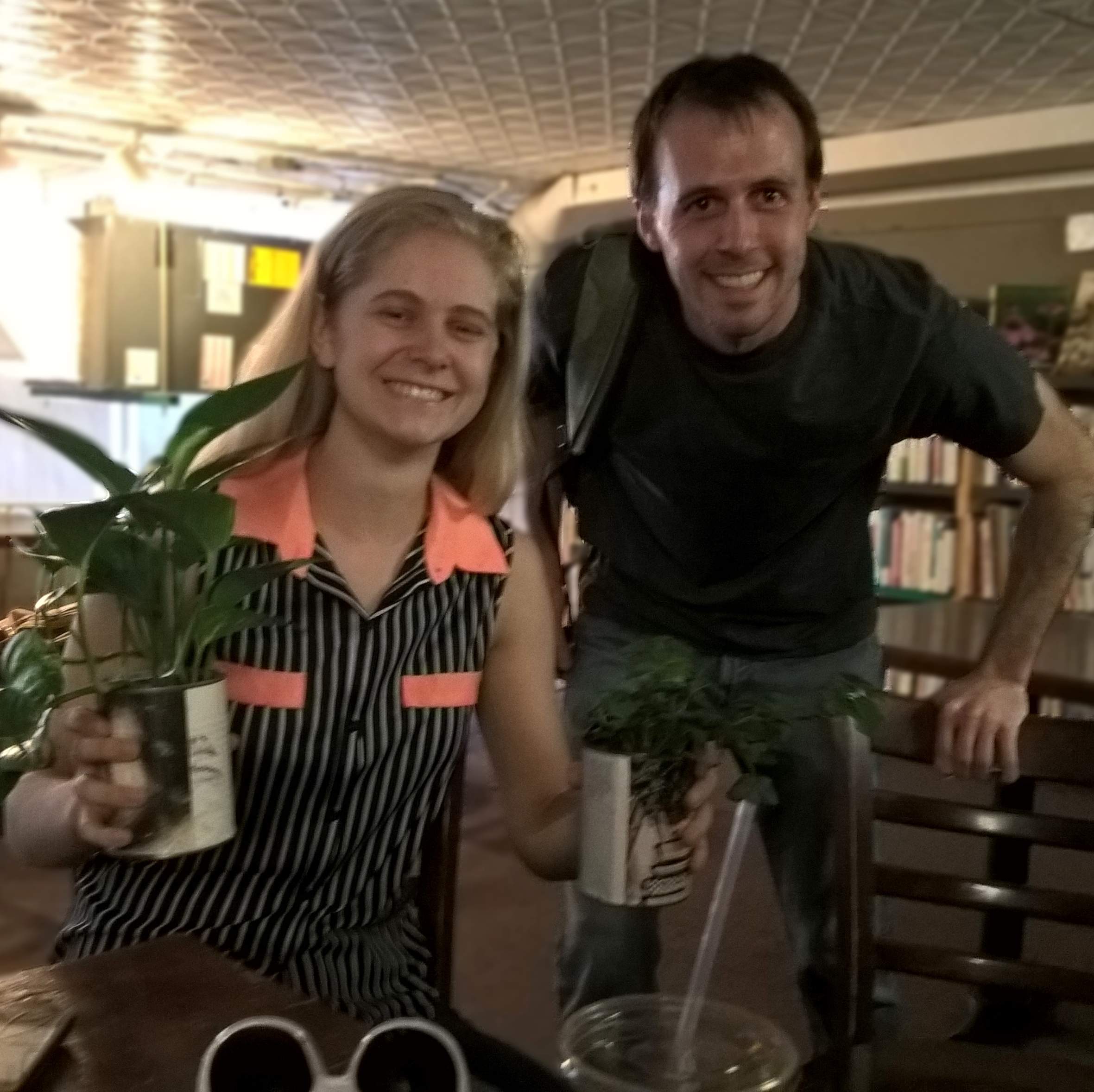 Amanda con plantas de Alberto François